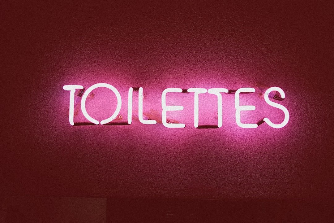 Serpent dans les toilettes : que faire et comment l&rsquo;identifier